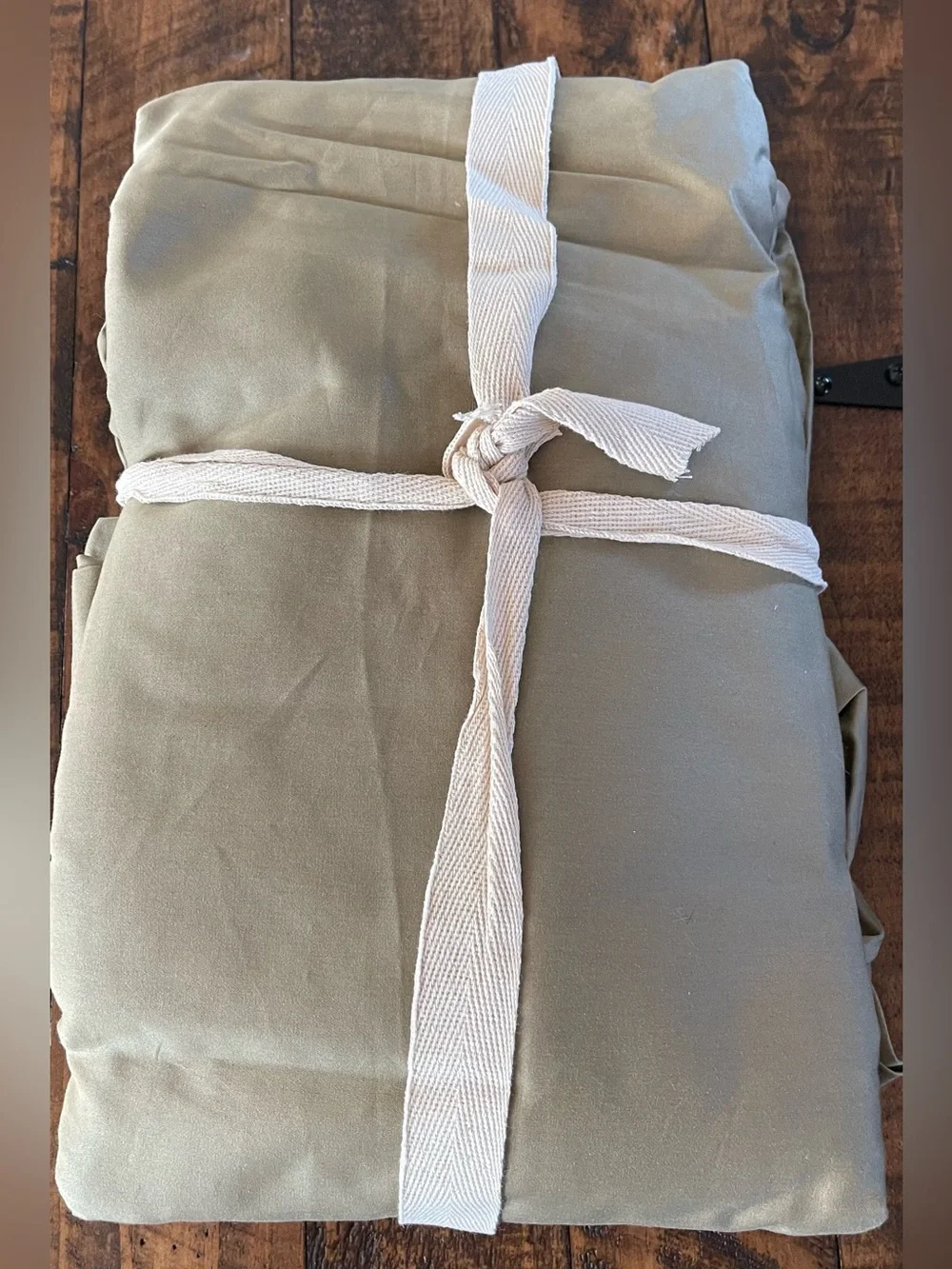 NWOT Quince Luxury Organic Sateen 3 Pc Sheet Set, Twin (Aloe)